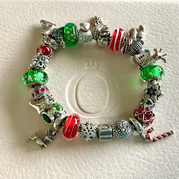 Pandora bracelet with Christmas/ Winter holiday charms - Picture 1 of 7